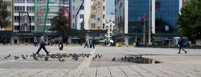 Cumhuriyet Meydanı is one of สถานที่ที่ Elif ถูกใจ.