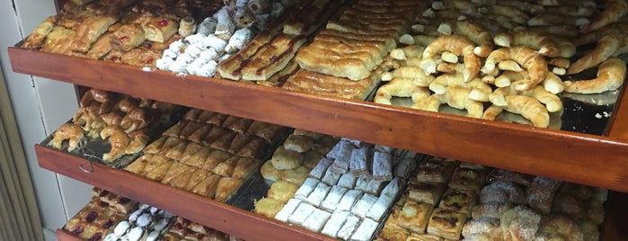 Panadería Florencia is one of Los All-time favorites de Folklore Rosario.