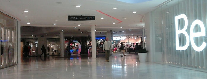 Centro Comercial Bahía Sur is one of Cádiz.