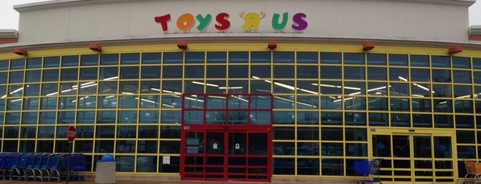 Toys"R"Us is one of Jennyさんのお気に入りスポット.