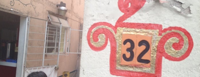 El 32 is one of comida.