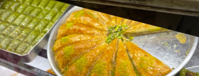 Afiyet börek is one of İstanbul yemek.
