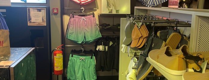 H&M is one of Posti che sono piaciuti a k&k.