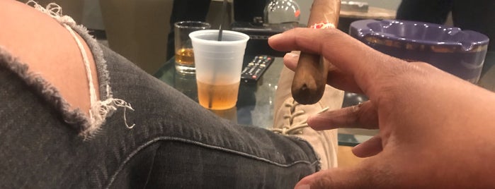 Windy City Cigar Lounge is one of Andre : понравившиеся места.