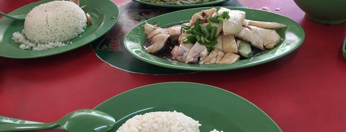 Ming Kee Chicken Rice 明记鸡饭 (白沙浮) is one of Locais curtidos por Edmund.