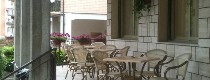 Hotel Mucciolini is one of สถานที่ที่ Vincenzo ถูกใจ.