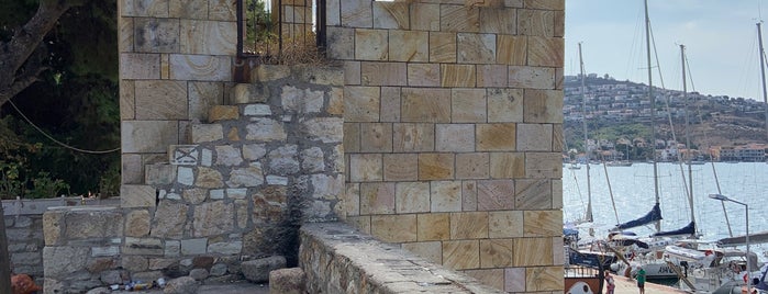 Athena Tapınağı is one of İZMİR.