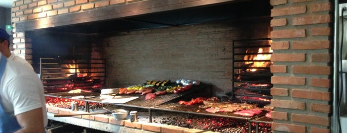 Parrillada El Tranvía is one of José Guilhermeさんのお気に入りスポット.