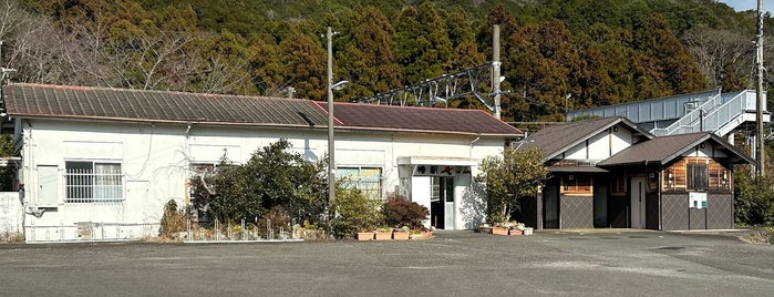 Tsubaki Station is one of 紀勢本線.