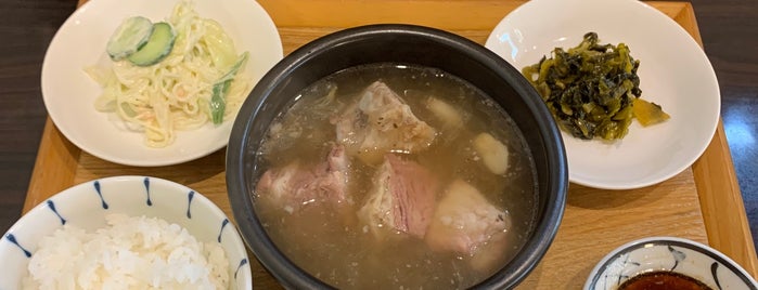 広東名菜 紅茶 is one of 南森町・西天満ランチ.