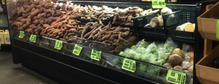 Village Meats & Market is one of Kimmie's Saved Places.