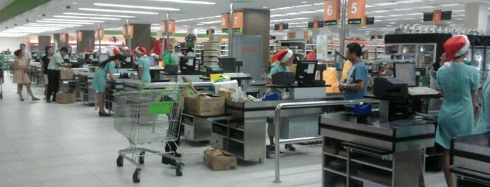 Metro Supermarket is one of Tempat yang Disukai Shank.