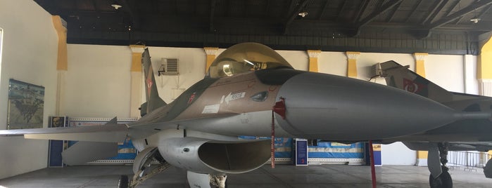 Museo Aeronautico is one of ele.