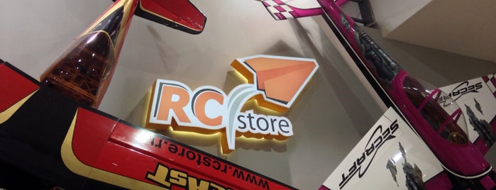RC Store is one of สถานที่ที่ Frank ถูกใจ.