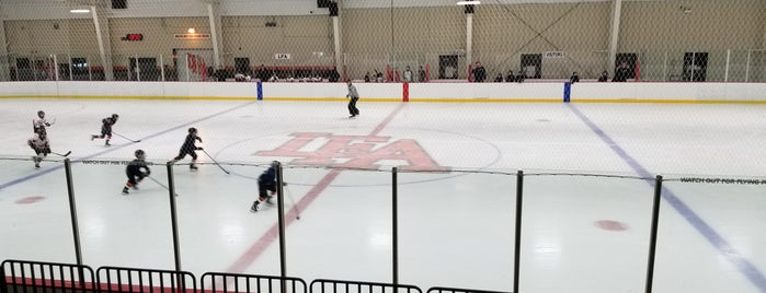 Lake Forest Academy Mackenzie Arena is one of Hockey Rinks.