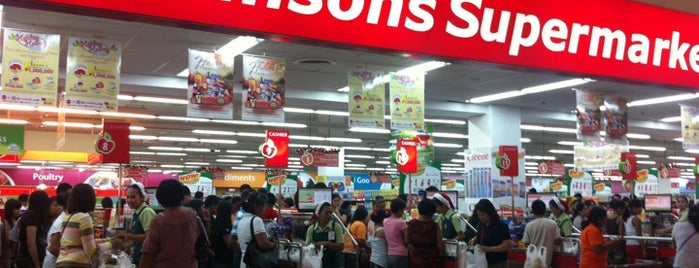 Robinsons Supermarket is one of Locais curtidos por Christian.
