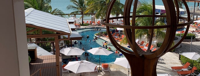 Vivo Beach Club, Isla Verde is one of Posti che sono piaciuti a Endel.