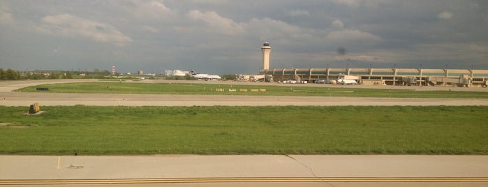 Kansas City International Airport (MCI) is one of Locais curtidos por Jingyuan.