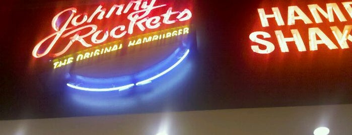 Johnny Rockets is one of Sandyさんのお気に入りスポット.