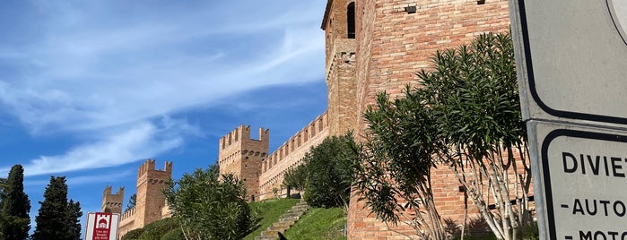 Castello di Gradara is one of Giro marchigiano romagnolo.