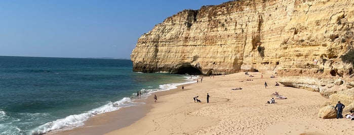 Praia de Vale Centianes is one of Lieux sauvegardés par Tânia.