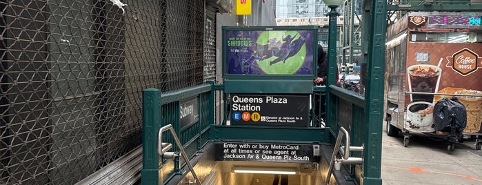 MTA Subway - Queens Plaza (E/M/R) is one of MUNDO À FORA.