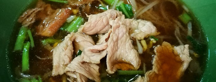 ก๋วยเตี๋ยวเนื้อวัดดงมูลเหล็ก is one of Top picks for Ramen or Noodle House.