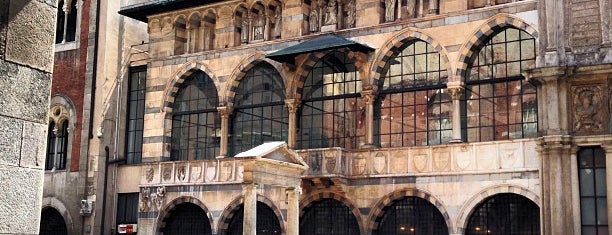 Piazza dei Mercanti is one of Milano.