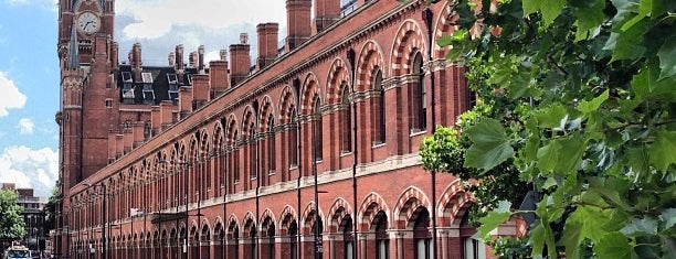 London St Pancras International Railway Station (STP) is one of My favourite places in London.