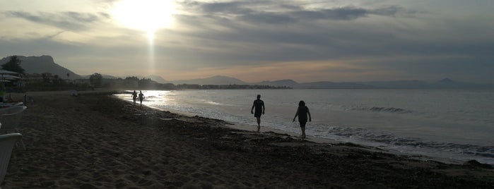 Playa Els Molins is one of Пляжи.