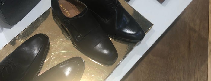 crocs oberoi mall
