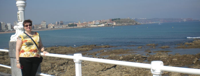 Playa de San Lorenzo is one of He estado.