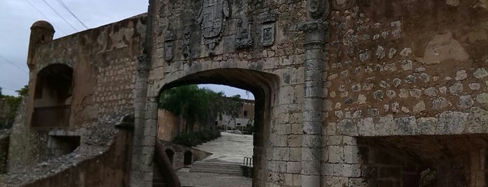 Puerta de las Ataranazas is one of Lugares favoritos de Any.