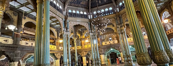 Mysore Palace is one of Locais curtidos por Joel.