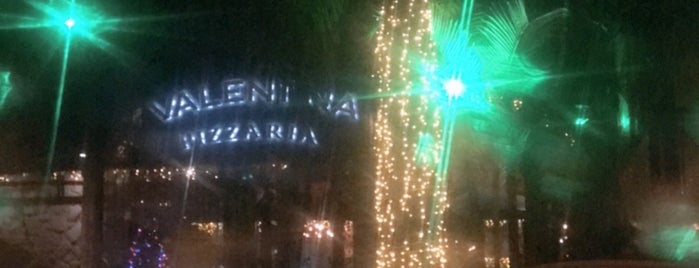 Pizzaria Valentina is one of Tempat yang Disukai Cristina.