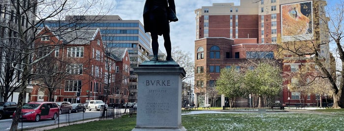 Edmund Burke Statue is one of Posti salvati di Kimmie.