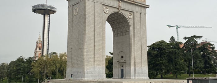 Arco de la Victoria is one of Lugares de interés.
