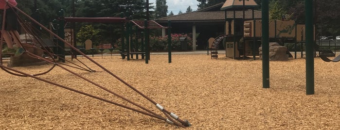Stewart Park Playground is one of Orte, die Jeff gefallen.