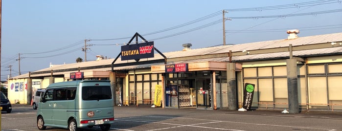 TSUTAYA WAY 串本店 is one of 紀南.