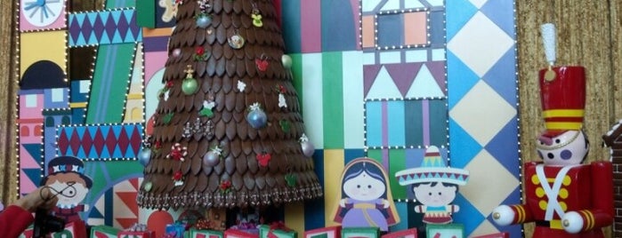 Gingerbread Christmas Tree is one of Florida.