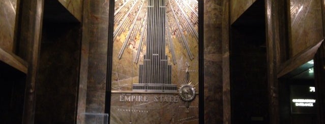 Empire State Building is one of Lugares visitados.
