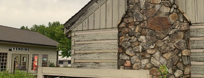 Tennessee Welcome Center — I-24 EB is one of Tempat yang Disukai Lance P.