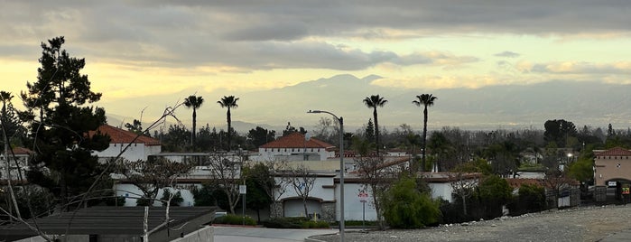 City of Rancho Cucamonga is one of Ahmad🌵'ın Kaydettiği Mekanlar.