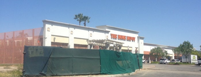 The Home Depot is one of Karenさんのお気に入りスポット.