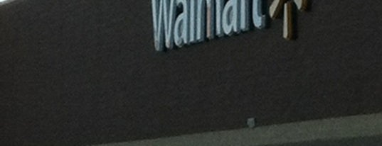 Walmart Supercenter is one of edwardさんのお気に入りスポット.
