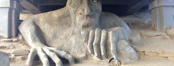 The Fremont Troll is one of Seattle🐟☕️.