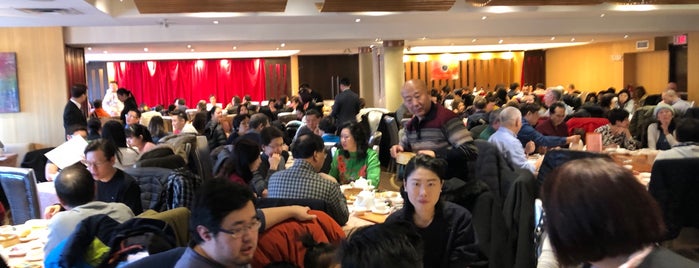 Paradise Fine Chinese Dining 世外桃園新派優雅食府 is one of สถานที่ที่ Mei ถูกใจ.