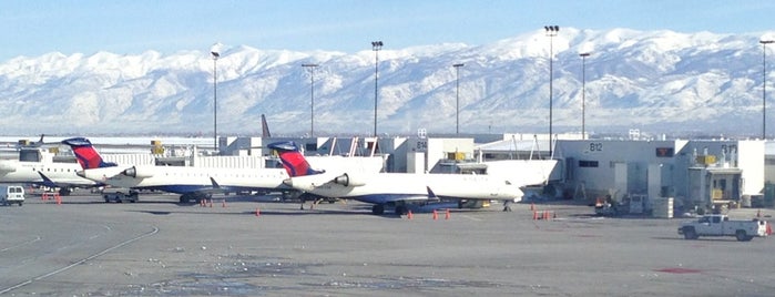 Salt Lake City International Airport (SLC) is one of สถานที่ที่ John ถูกใจ.