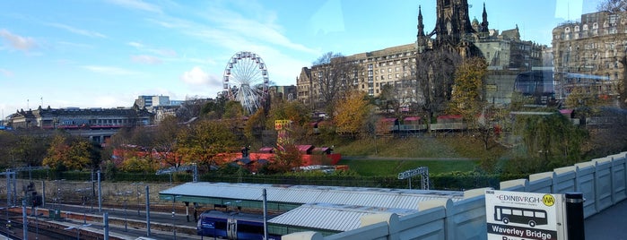 Airlink Bus Stop | Waverley is one of Edinburgh mit Mum.