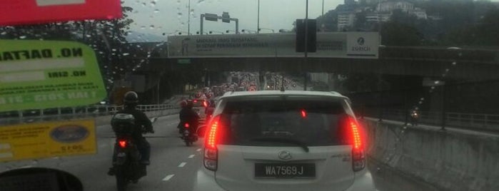 Traffic light Klang Gate is one of ꌅꁲꉣꂑꌚꁴꁲ꒒ : понравившиеся места.